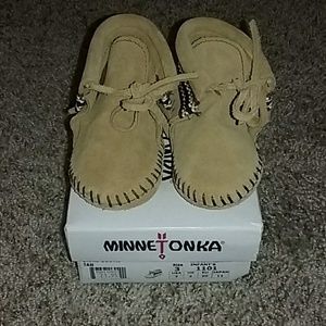 Minnetonka Baby Moccasins 😍